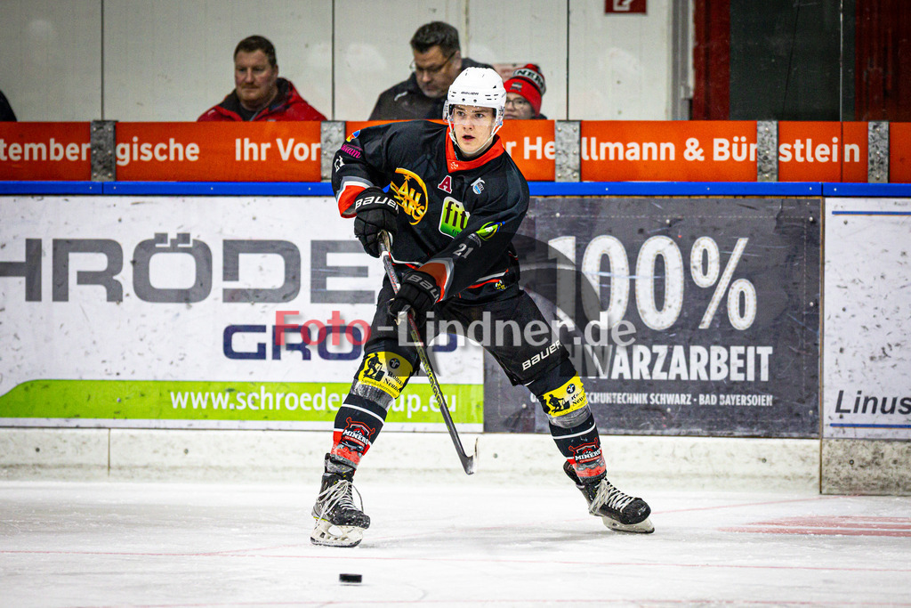 TSV Peißenberg MINERS gegen ESC Kempten SHARKS | Eishockey Bayernliga U20 2024/25, TSV Peißenberg MINERS gegen ESC Kempten SHARKS, 20250307,Nepomuk Rieger (MINERS) in Aktion,2025-03-07 in Peißenberg (Eisstadion Peißenberg)Nepomuk Rieger (MINERS)Copyright: WolfgangxLindner foto-lindner.de