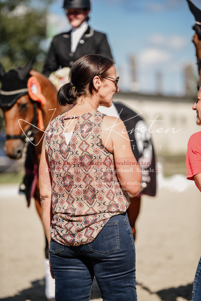DSC_9785 | Pferde- und Turnierfotografie in Westsachsen. Pferdeportraits, Auftragszeichnungen und intuitive Kunst.