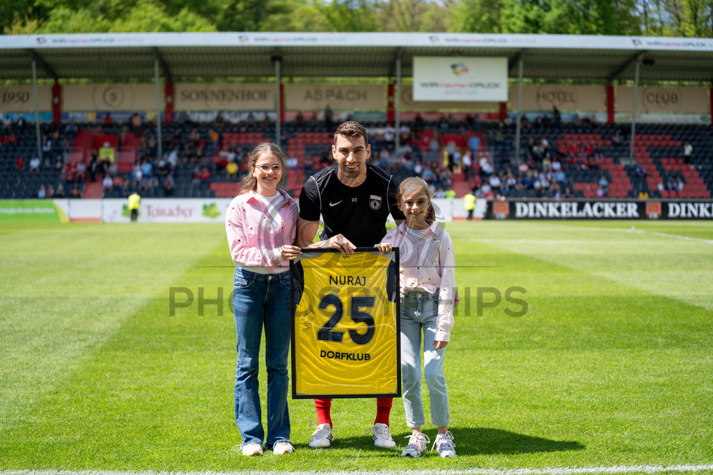 SG Sonnenhof Großaspach vs. SG Barockstadt Fulda-Lehnerz, Fussball, Regionalliga Suedwest, 33. Spieltag, 09.05.2026 | Trikotuebergabe an Arbnor Nuraj (SG Sonnenhof Großaspach, #25),SG Sonnenhof Großaspach vs. SG Barockstadt Fulda-Lehnerz, Fussball, Regionalliga Suedwest, 33. Spieltag, 09.05.2026
