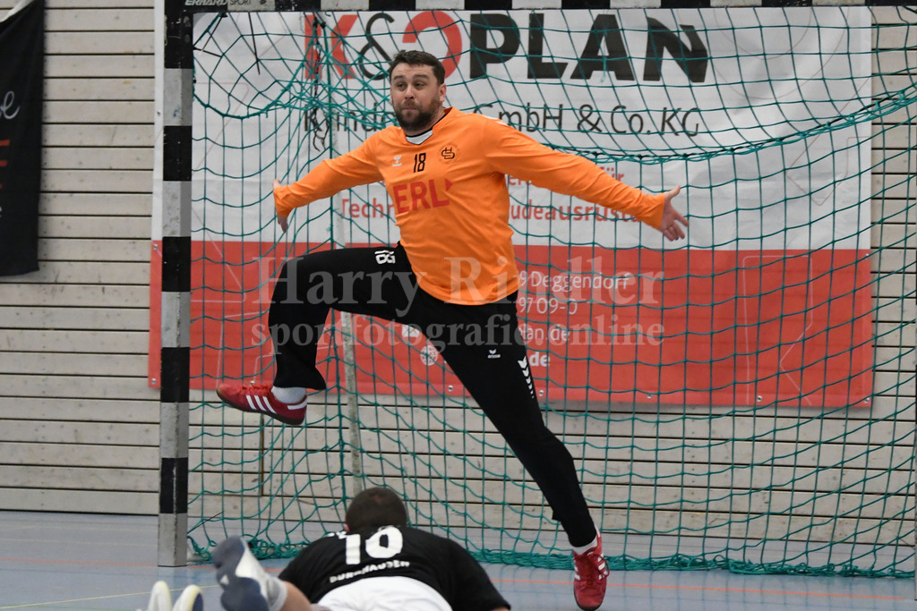 HC Deggendorf : Burghausen II | Denis Detlaf  (HC Deggendorf  #18) - Realisiert mit Pictrs.com
