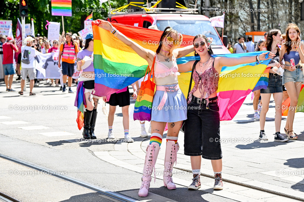 Linzpride 2025_ 21.06.2025-171 | 21.06.2025, Linz, AUT, Linzpride 2025, im Bild Teilnehmer an der Linz Pride 2025