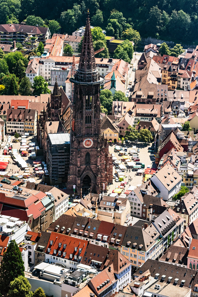 dr__dsc4369.jpg | FREIBURG IM BREISGAU 20.06.2018 Kirchengebäude Freiburger Münster am Münsterplatz im Altstadt- Zentrum der Innenstadt in Freiburg im Breisgau im Bundesland Baden-Württemberg, Deutschland. // Church building in Freiburger Muenster on Muensterplatz Old Town- center of downtown in Freiburg im Breisgau in the state Baden-Wurttemberg, Germany. Foto: Daniel Reiter