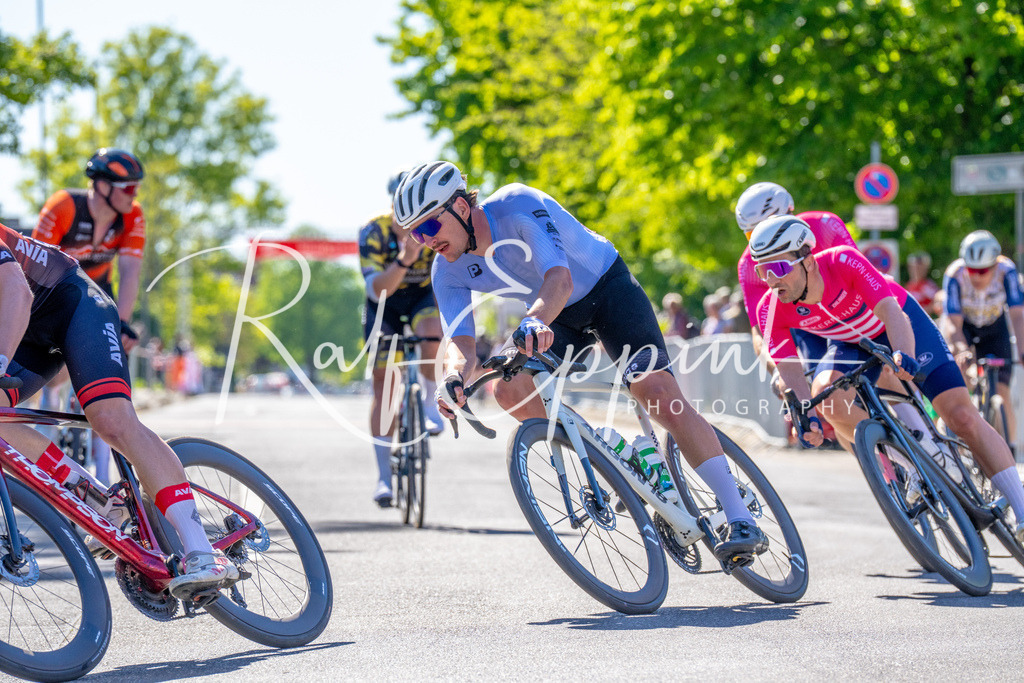 Spurt in den Mai 2026 - Großer Preis der Sparkasse Neuss | Annual one-day road cycling race "Großer Preis der Sparkasse Neuss" held in Büttgen, Germany, organized by VfR Büttgen 1912 e.V. The event features multiple races across all age categories from U11 youth to Elite men. - Realisiert mit Pictrs.com