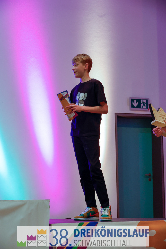 1700m Stadtwerke Jugendlauf | 3 Koenigslauf 2024 1700m Stadtwerke Jugendlauf - Realisiert mit Pictrs.com