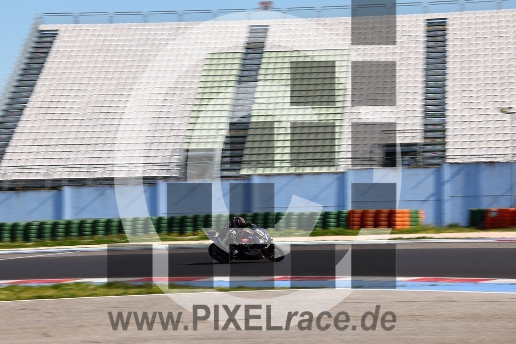 0097-20260404_08546 | Schöne Erinnerungen an spannende Momente - das festzuhalten ist unser Job. PIXELrace.de ist seit 2003 auf den Rennstrecken Europas unterwegs um die Action draußen beim Fahren und die wunderbare Stimmung imm Fahrerlager für euch einzufangen.
