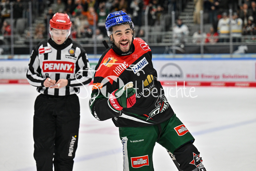 Augsburger Panther - Löwen Frankfurt  | jubelt nach seinem verwandeltem Penalty - Nicholas BAPTISTE (Augsburger Panther 73) / Freistellerl / Einzelfoto / DEL: Augsburger Panther - Loewen Frankfurt, Curt Frenzel Stadion am 12.01.2025
