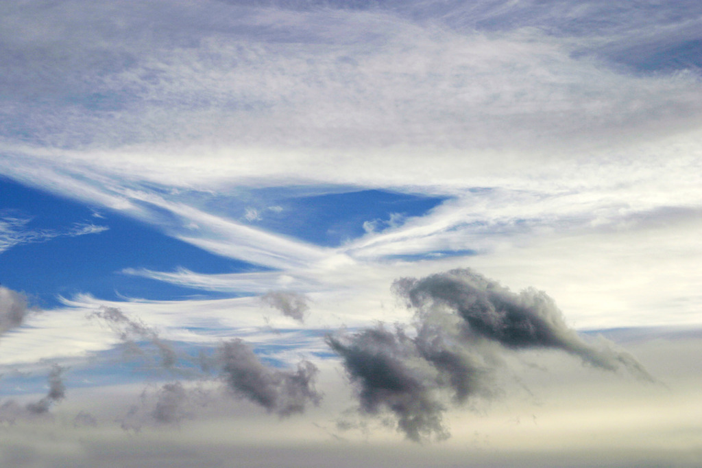 WolkenWort 34_Dezember | Wolkenwort # 34
Winterhimmel über Offenburg, Deutschland, Januar 2005
Fotoausstellung WOLKENWORTE, Oberbank Salzburg, Alter Markt 4, 30.5.-30.6.2006. Eine veranstaltung der Europagesellschaft, Salzburg