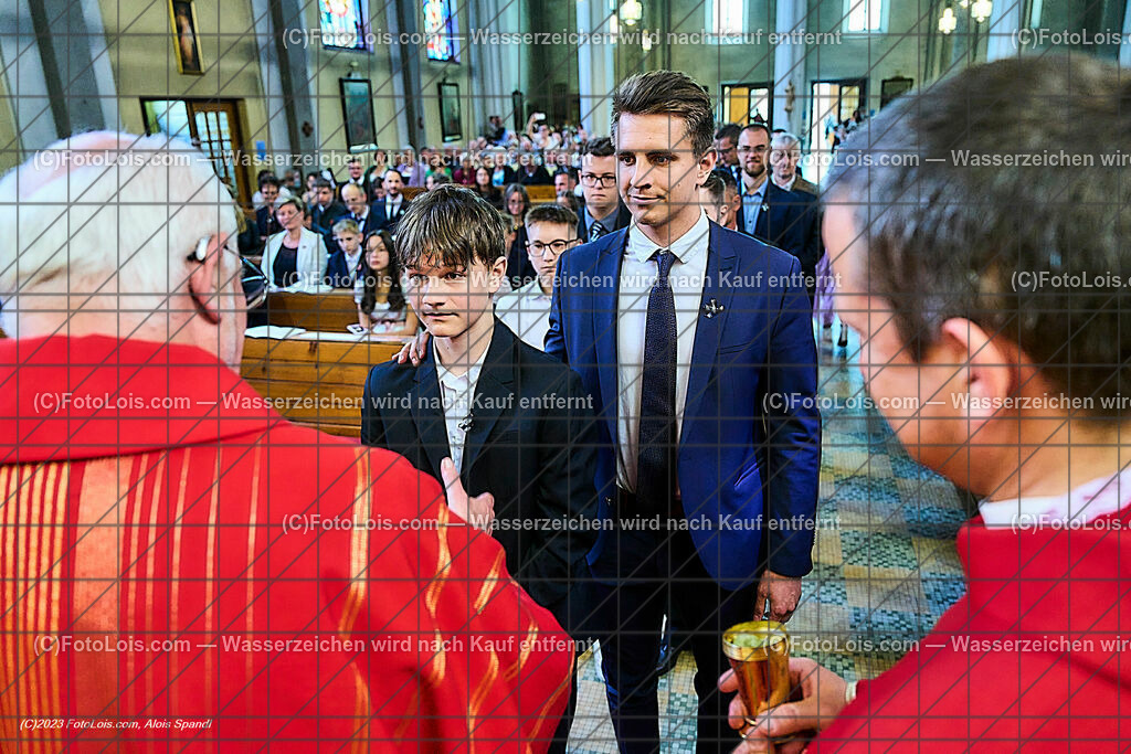 ALP2447_Pfarrfirmung Wieselburg_Sakrament der Firmung | (C)FotoLois.com, Alois Spandl, Pfarrfirmung in Wieselburg mit Firmspender Eduard Gruber (ehemaliger Generalvikar der Diözese St. Pölten), Sa 3. Juni 2023.