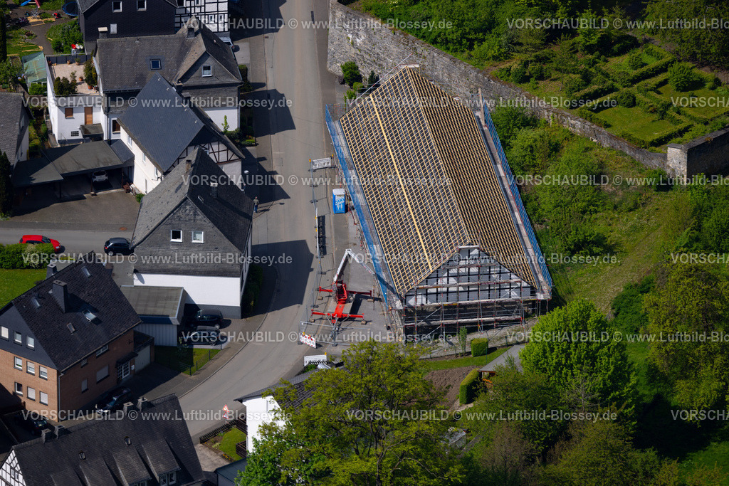 Olsberg240503296 | Luftbild, Baustelle Wohnhaus Holz-Dachkonstruktion, Langenbergstraße, Antfeld, Olsberg, Sauerland, Nordrhein-Westfalen, Deutschland