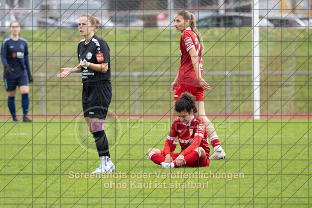 20251012_141727_0960 | #,1.FC Donzdorf (schwarz) vs. VfB Stuttgart II (rot), Fussball, Frauen-Verbandsliga Württemberg, 05. Spieltag, Saison 2025/2026, Rasenplatz Lautertal Stadion, Süßener Straße 16, 73072 Donzdorf, 12.10.2025 - 13:00 Uhr,Foto: PhotoPeet-Sportfotografie/Peter Harich
