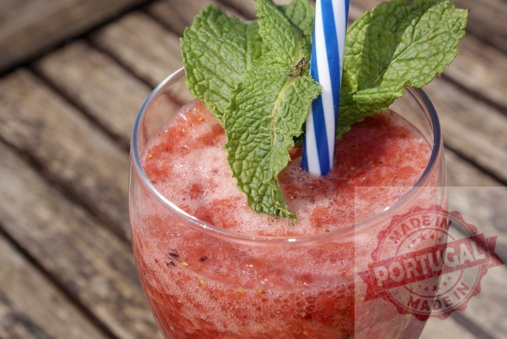 Strawberry mint smoothie refreshing summer drink on wood | Strawberry mint smoothie with straw and garnish, refreshing on a wooden table - Realized with Pictrs.com
