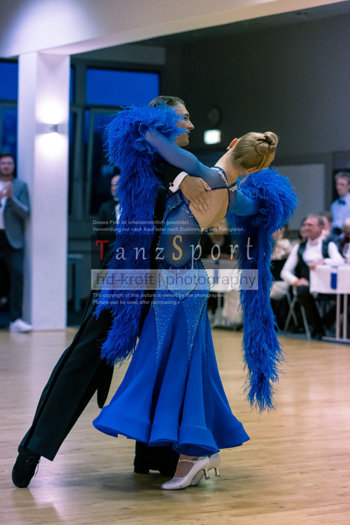 20250906_LM_By_HGR-S-Std_7215 | Tanzsportbilder, Standardtanz, Lateintanz, WDSF, DTV, LTVB, dancecomp, goc, hessen tanzt, blaues band der spree, walzer, tango, wiener walzer, slowfox, quickstepp, samba, rumba, cha-cha-cha, paso doble. jive, hd-kroft photography, turniertanzsport