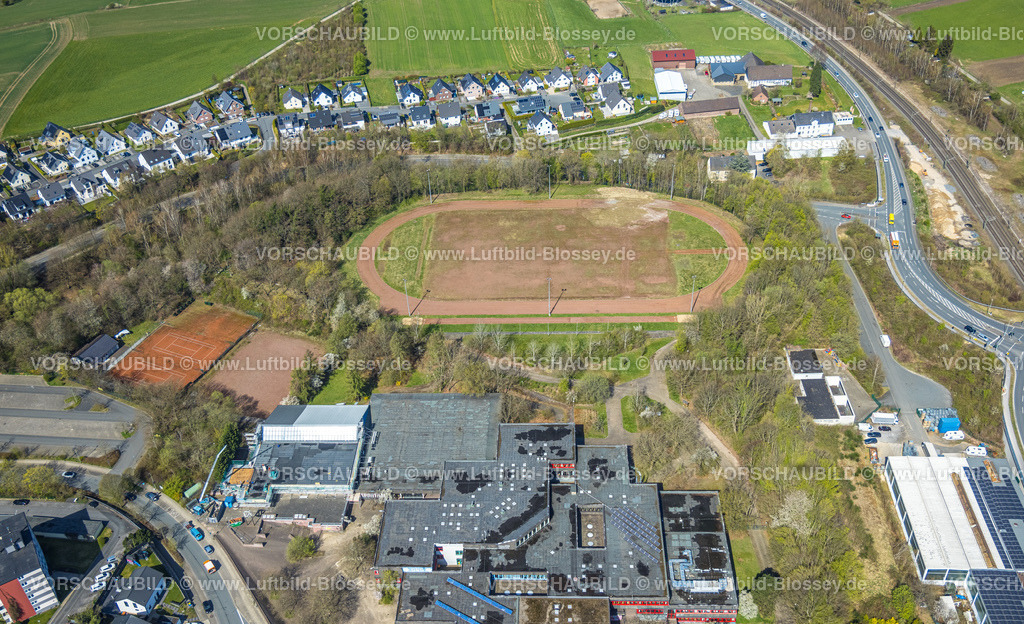 Wetter220401490 | Luftbild, Sportplatz und Geschwister-Scholl-Gymnasium, Sport und Freizeitbad Oberwengern.  Sanierungsarbeiten am Hallenbad, Volmarstein, Wetter, Ruhrgebiet, Nordrhein-Westfalen, Deutschland