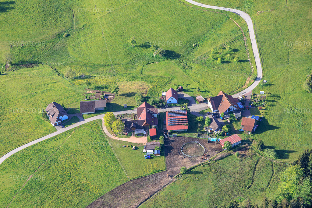 Luftbild: Mooswald mit Käppelebauer und Biggi's Nähstüble im Ortsteil Diesenhof in Lauterbach im Bundesland Baden-Württemberg in Deutschland.Foto: IMG_156274.jpg vom 17.05.2026 durch Werner Riehm/FLY-FOTO.deAuflösung des Originals: 5909 x 3939 px