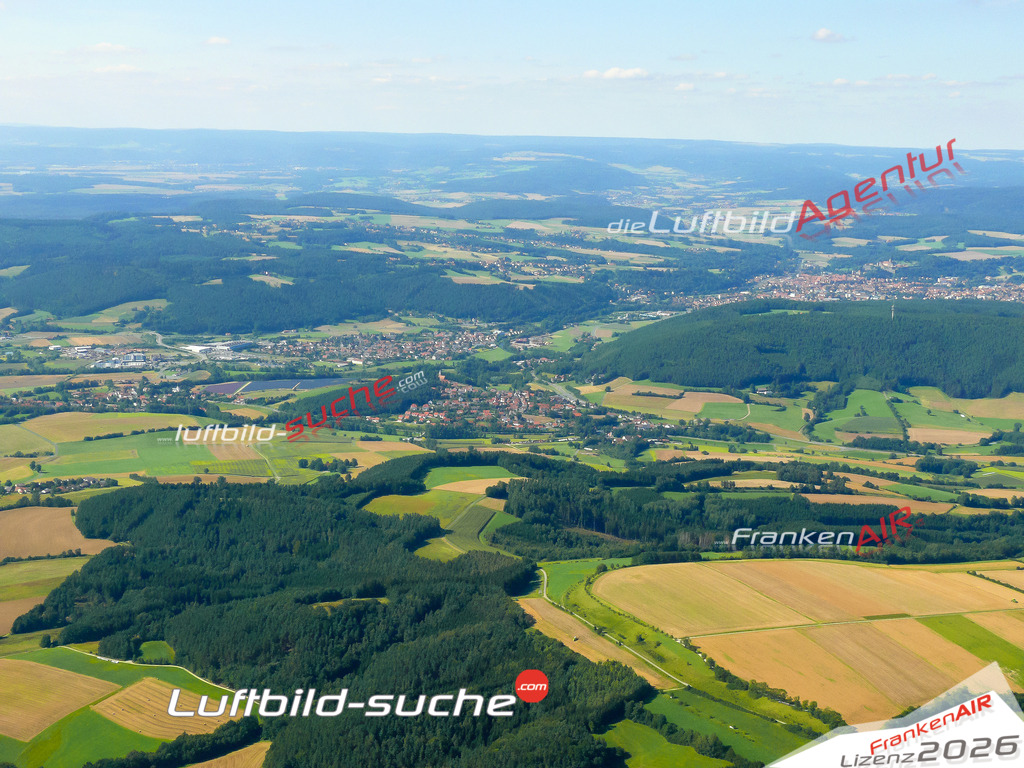 Die Luftaufnahme der Stadt Weissenbrunn wurde vom UL-Flugzeug heraus erstellt ( keine Drohne )- hohe Auflösung für beste Qualität