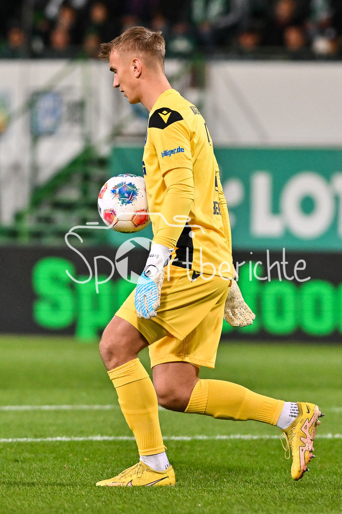SpVgg Greuther Fürth - Karlsruher SC | FUERTH, GERMANY - OCTOBER 24: with ball Hans Chrisitan BERNAT (Karslruher 1) during the 2. bundesliga match between SpVgg Greuther Fuerth vs. Karlsruher SC on matchday 10 at Sportpark Ronhof Thomas Sommer on October 24, 2025 in Fuerth, Germany / DFL REGULATIONS PROHIBIT ANY USE OF PHOTOGRAPHS AS IMAGE SEQUENCES AND/OR QUASI-VIDEO