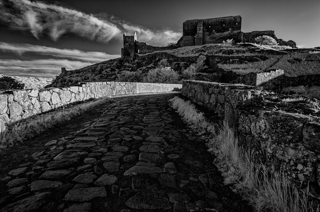 2024-442 | Hammershus auf der dänischen Ostseeinsel Bornholm ist die größte Burgruine in Nordeuropa. - Realisiert mit Pictrs.com