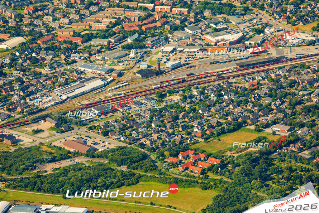 Luftaufnahme Westerland Sylt - Die Luftaufnahme wurde 2025 vom UL-Flugzeug heraus erstellt ( ohne Drohne ) - Hochauflösende Luftaufnahme - für professionelle Ausdrucke geeignet. Die Geschenkidee !Mit Lizenz und Bildrechte bestellbar
