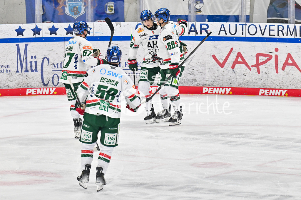 Dresdener Eislöwen - Augsburger Panther | Jubel der Gäste nach dem Treffer zum 0-2 durch Tim WOHLGEMUTH (Augsburger Panther 33) / Tor / Torschuetze / Freude / Happy / DEL: Dresdener Eislöwen - Augsburger Panther; Joynext-Arena am 05.10.2025