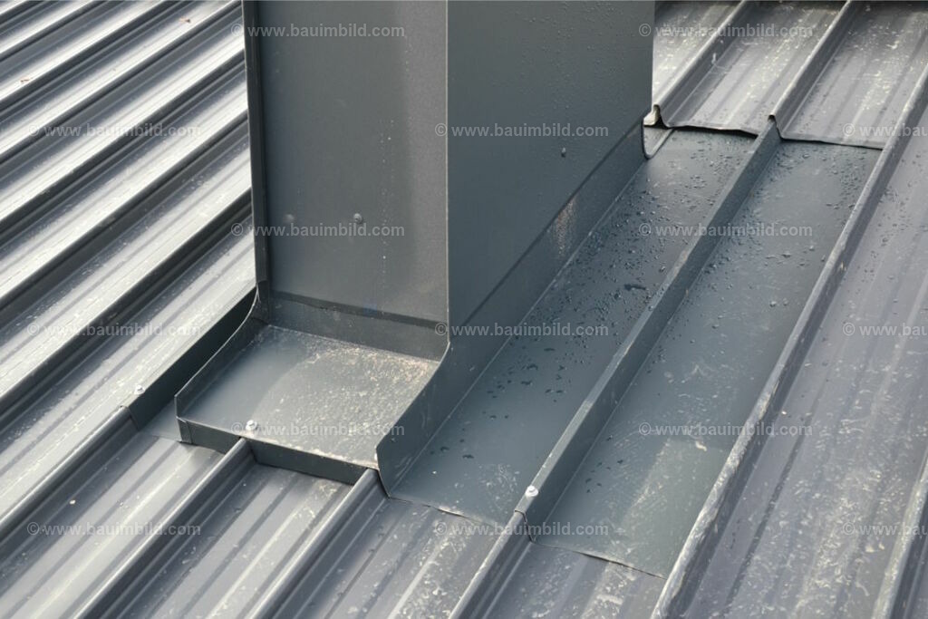 bib-lg11-spenglerarbeiten-0142 | Nach LV-Leistungsgruppen sortierte Detailfotos über den Bau eines Hauses. Alle Hausbau-Bilder direkt vom Urheber und Autor der Website Haus-Selber-Bauen.com