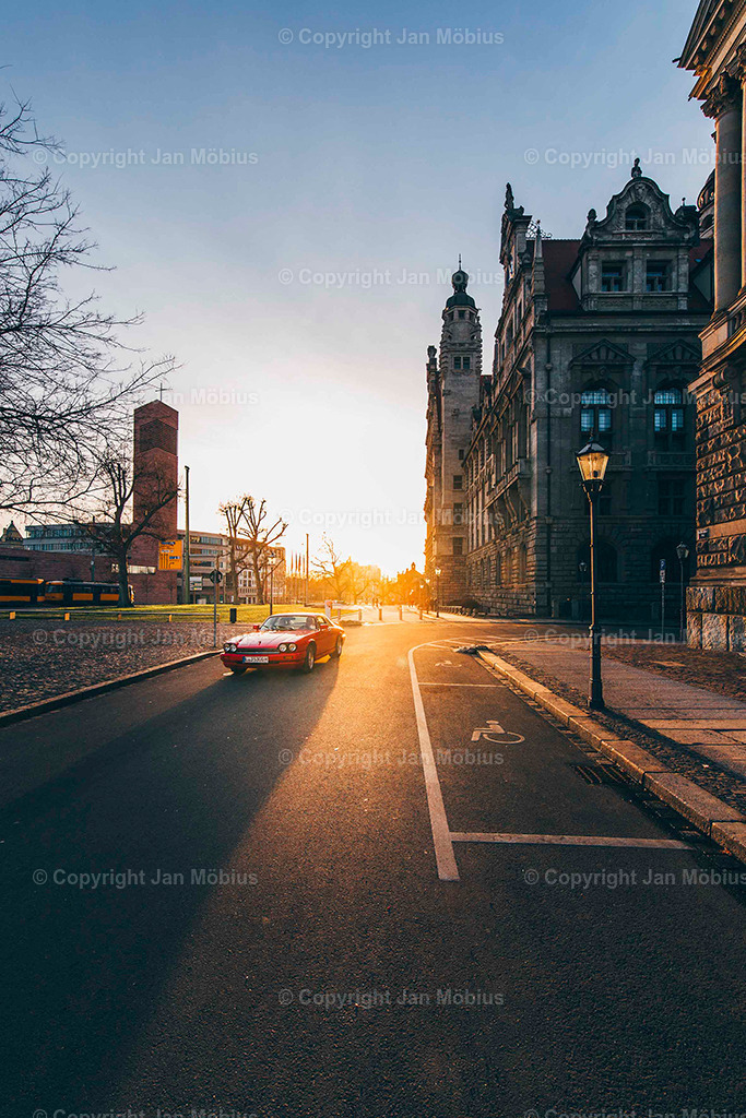 Neue Rathaus Leipzig | Das Neue Rathaus Leipzig beeindruckt mit monumentaler Architektur, historischem Flair und zentraler Lage. Es zählt zu den markantesten Wahrzeichen der Stadt und ist ein beliebter Fotospot - Realisiert mit Pictrs.com