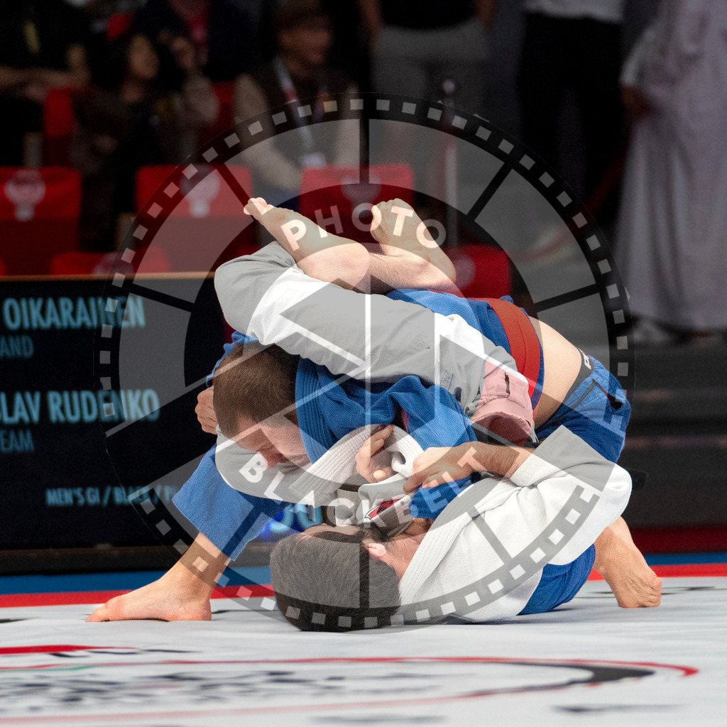 20231109PBB3567 | Fighters compete during the AJP World Professional Championship in the Mubadala Arena in Abu Dhabi, Arab United Emirates, on November 9, 2023.