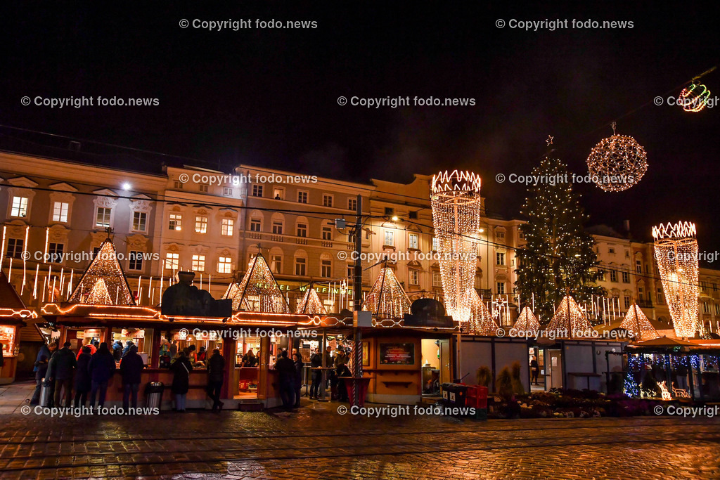 Christkindlmarkt_ Hauptplatz Linz_ 23.11.2022-3 | 23.11.2022, Linz, AUT, Christkindlmarkt, Hauptplatz Linz, Weihnachtsdekoration, im Bild Christkindlmarkt, Hauptplatz Linz, Huetten, Standln