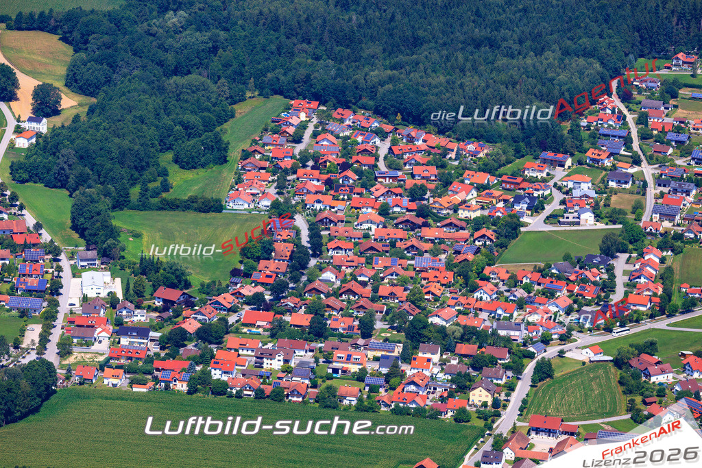 Die Luftaufnahme der Stadt Neuhausen wurde 2017 vom Flugzeug heraus erstellt ( keine Drohne )- hohe Auflösung für beste Qualität