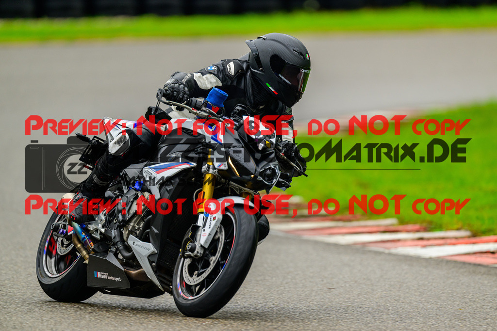 MaZZes_Fotomatrix_20241002_6007705_5417 | Fotograf Mathias Schmid
Sportfotograf,
Eventfotograf,
Hochzeitsfotograf,
Portraitfotograf