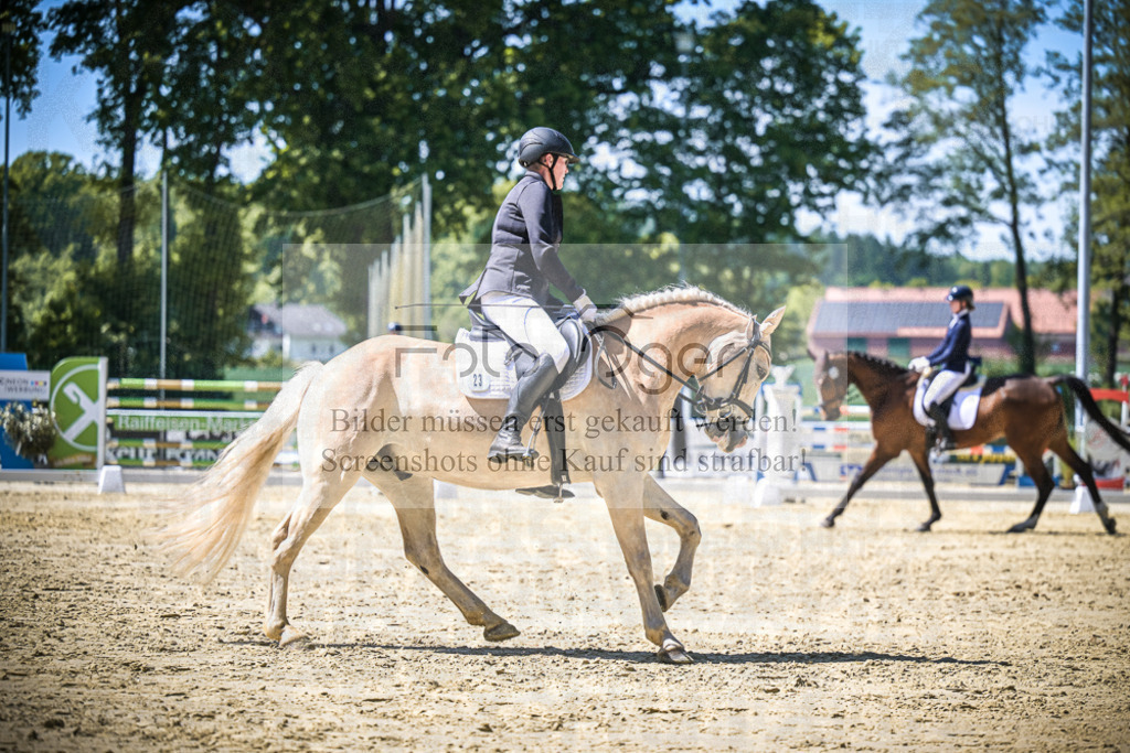 DOS_9095 | Entdecke hochwertige Reitturnierfotos von Foto Oger. Professionell, emotional und authentisch – jetzt Lieblingsmomente im Shop bestellen.Deutschlandweite Turnierfotografie. - Realisiert mit Pictrs.com