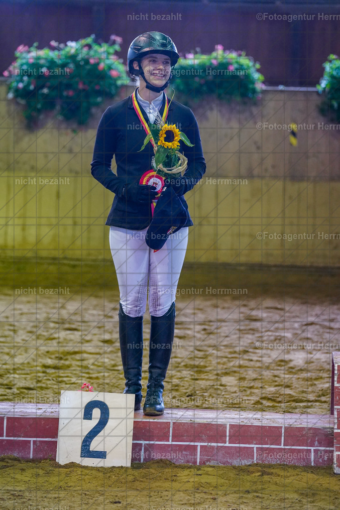 20221002-FAH09646 | Obberbayerische Meisterschaften Vielseitigkeit 2022, Schwäbische Meisterschaften Vielseitigkeit 2022, Mertingen, Schwaben, Bayern, Geländeturnier, Buschreiter, Turnierfotografen Bayern, Fotoagentur Herrmann,  Bayerische Meisterschaften VS Jun. / JR / Pony:, Turnierbilder, Pferdebilder, Turnierfotos, Pferdesortfotografie, Reitsportfotograf, Pferdeshooting