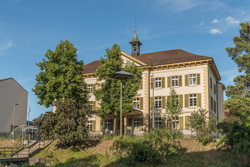 Altes Schulhaus | in Bubendorf, Baselland, Schweiz. - Realisiert mit Pictrs.com