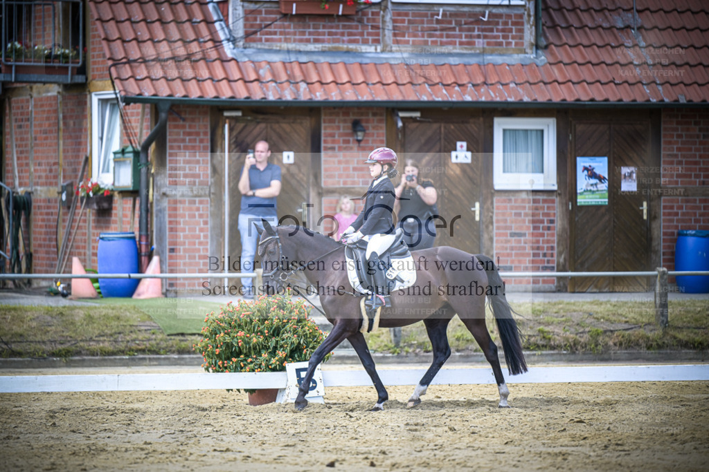 DOS_6356 | Entdecke hochwertige Reitturnierfotos von Foto Oger. Professionell, emotional und authentisch – jetzt Lieblingsmomente im Shop bestellen. - Realisiert mit Pictrs.com