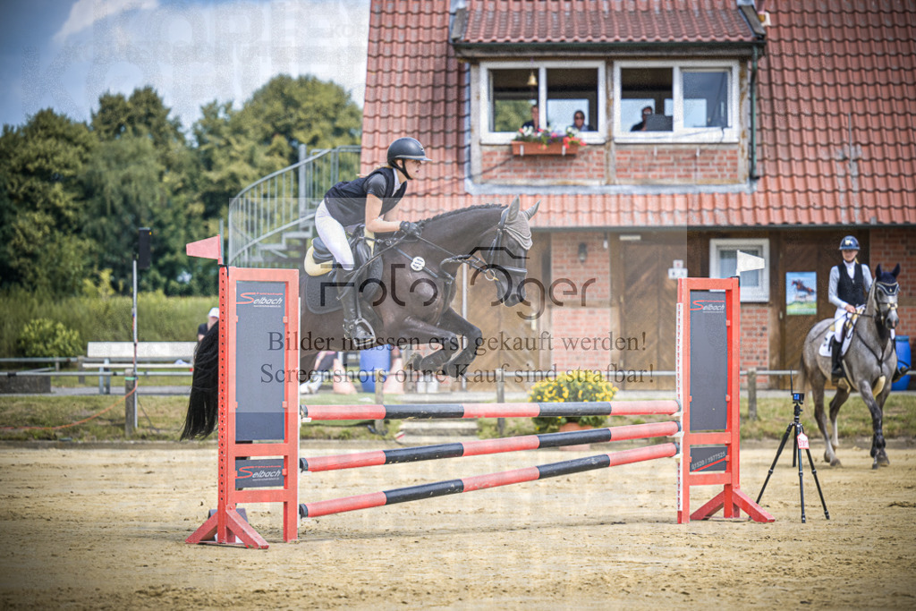 DOS_5718 | Entdecke hochwertige Reitturnierfotos von Foto Oger. Professionell, emotional und authentisch – jetzt Lieblingsmomente im Shop bestellen.Deutschlandweite Turnierfotografie. - Realisiert mit Pictrs.com