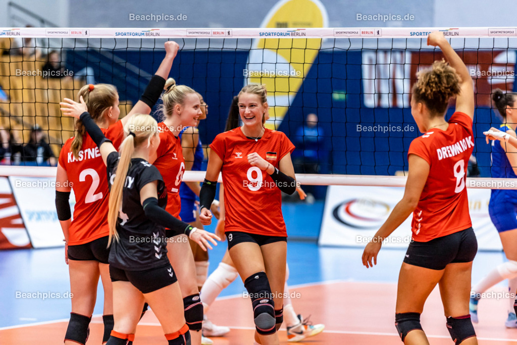 2022-00063433-Testspiel-Deutschland-Brasilien | Jubel Lina ALSMEIER #9 (Annahme-Außen) GER, 17.09.2022; Berlin Foto: Gerold Rebsch - www.beachpics.de
