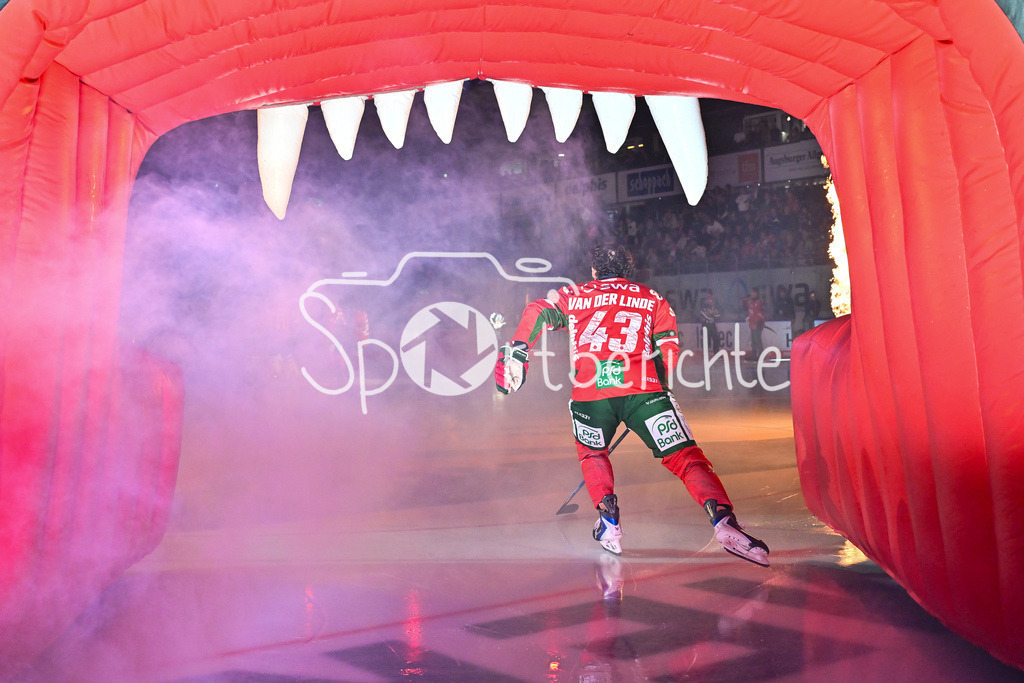 Augsburger Panther - Iserlohn Roosters | Der Einlauf der Augsburger Panther beim Heimspiel gegen Iserlohn - im Bild Leon VAN DER LINDE (Augsbuerger Panther #43) / Penny DEL: Augsburger Panther - Iserlohn Roosters; Curt Frenzel Stadion am 21.09.2025