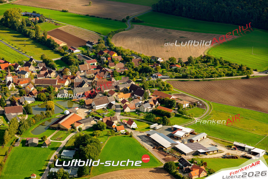 Schrägluftbild  Altershausen  Münchsteinach - Das Luftbild wurde 2025 vom UL-Flugzeug heraus erstellt ( keine Drohne ) - Hochauflösende Luftaufnahme -Nicht vergleichbar mit Google Maps oder Satelittenbilder- Die Geschenkidee !Mit Lizenz und Bildrechte bestellbar