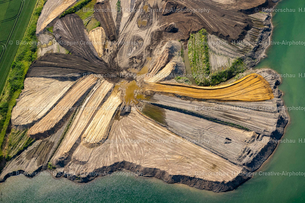 Luftbild Kamp-Lintfort-4808 | Luftbildfotografie See- Ufer und Abraum- Flächen des Baggersee und Kies- Tagebau an der Friedrichstraße in Kamp-Lintfort im Ruhrgebiet im Bundesland Nordrhein-Westfalen, Deutschland - Realisiert mit Pictrs.com