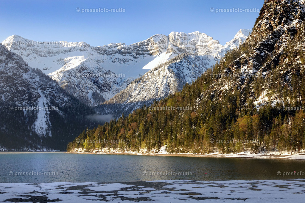 welltvi-Plansee-Morgens-07052019-DSD00674 | Info aus dem Bezirk Reutte/Ausserfern Tirol sowie eine umfangreiche Bilddatenbank über die gesamte Region: Lechtal, Talkessel Reutte, Tannheimertal, Zwischentoren. Lech, Plansee, Zugspitze, Grenztunnel, B179, Fernpassstraße, Verkehr, Lawinen, Tradition, - Realisiert mit Pictrs.com