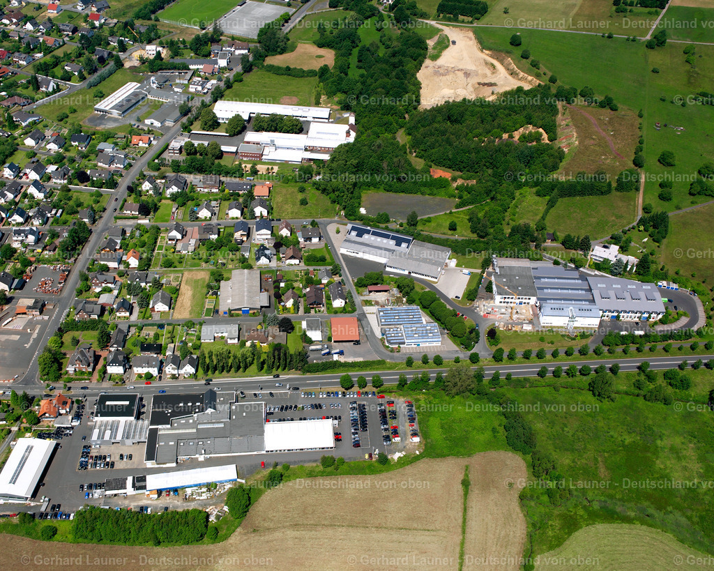 2610576 | FROHNHAUSEN 09.06.2006 Industrie- und Gewerbegebiet  in Frohnhausen im Bundesland Hessen, Deutschland // Industrial and commercial area  in Frohnhausen in the state Hesse, Germany Foto: Gerhard Launer