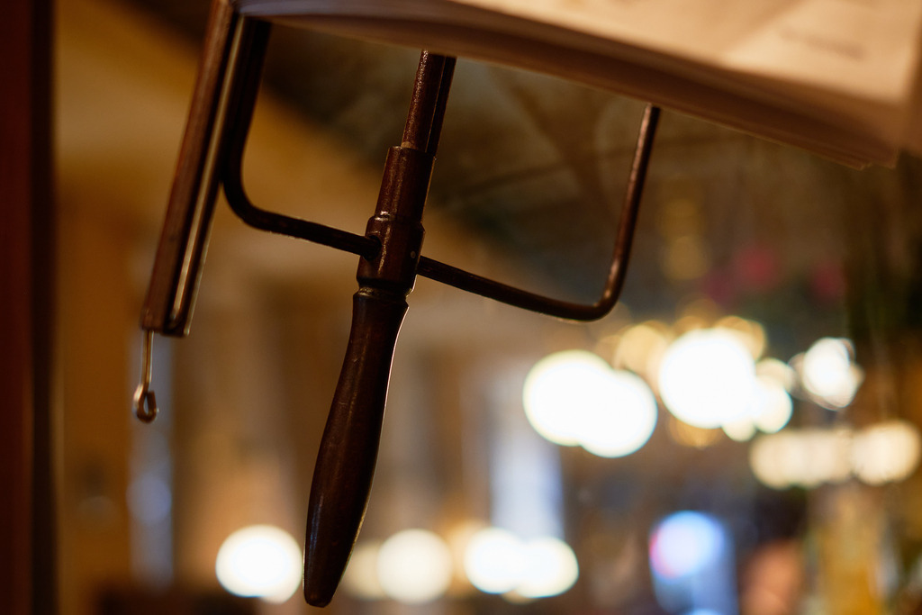 Cafe Hummel, Zeitungshalter | WIen, Austria - March 31, 2022; Cafe Hummel, Zeitungshalter. - Realisiert mit Pictrs.com