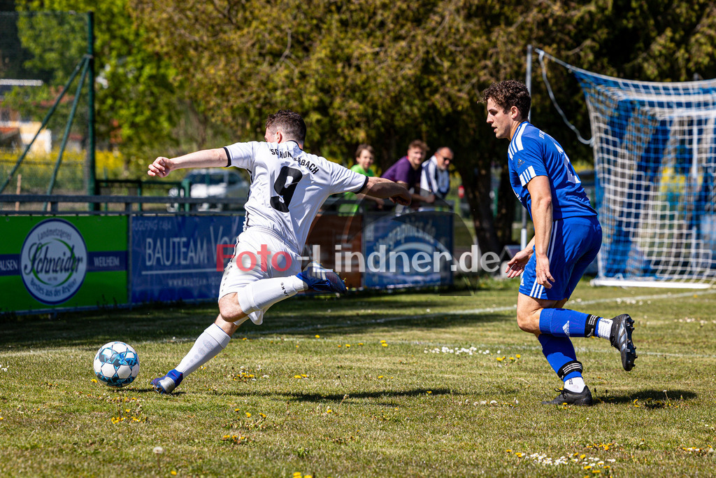 SG Hungerbach vs SV Eurasburg-Beuerberg | Meisterrunde Kreisklasse Gruppe C, SG Hungerbach vs SV Eurasburg-Beuerberg, 20240427,
Duell zwischen Daniel HÖHLE (SGH 9) und Fabian KREUZIG (SVEB 2),
2024-04-27 in Oberhasuen (Sportplatz Oberhasuen)
2 Fabian KREUZIG (SVEB 2), 9 Daniel HÖHLE (SGH 9)
Copyright: WolfgangxLindner www.foto-lindner.de