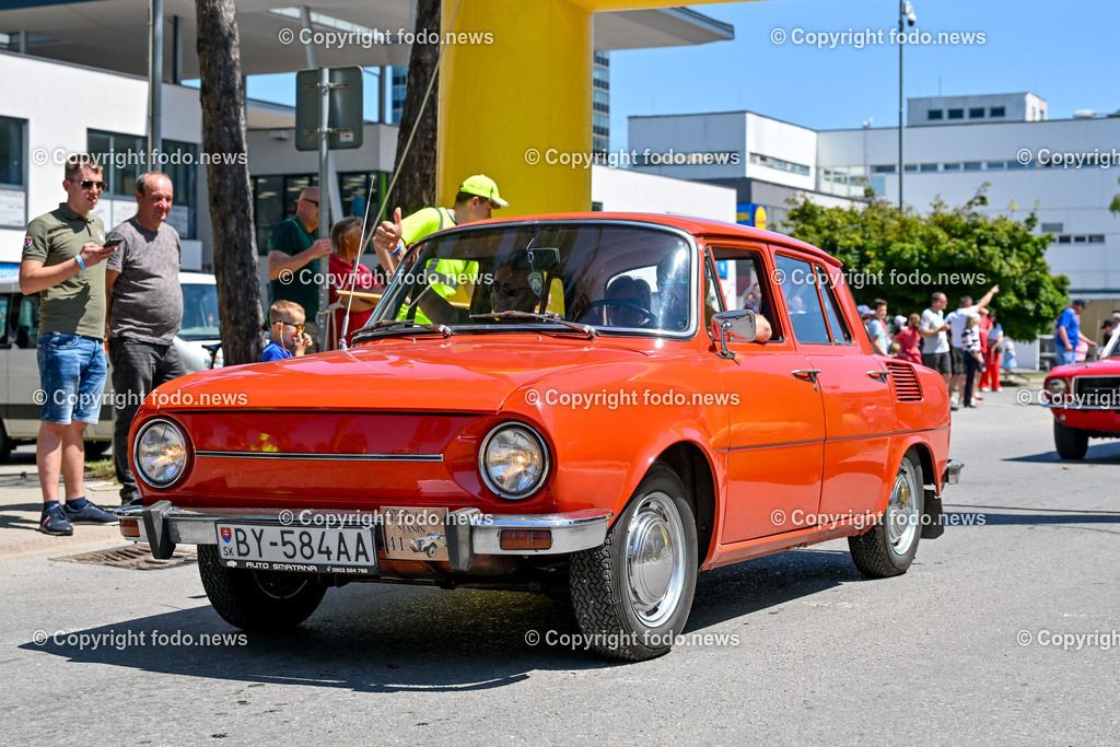 Slowakei_ Povazska Bystrica_ Veteran Tour Manin_ 14.06.2025-240 | 14.06.2025, Slowakei, SVK, Trenciansky kraj, Povazska Bystrica, im Bild Oldtimer Klub, Historische Fahrzeuge, Veteran Tour Manin, Auto, Alt, Besucher, Menschen, Feature, Symbolbild