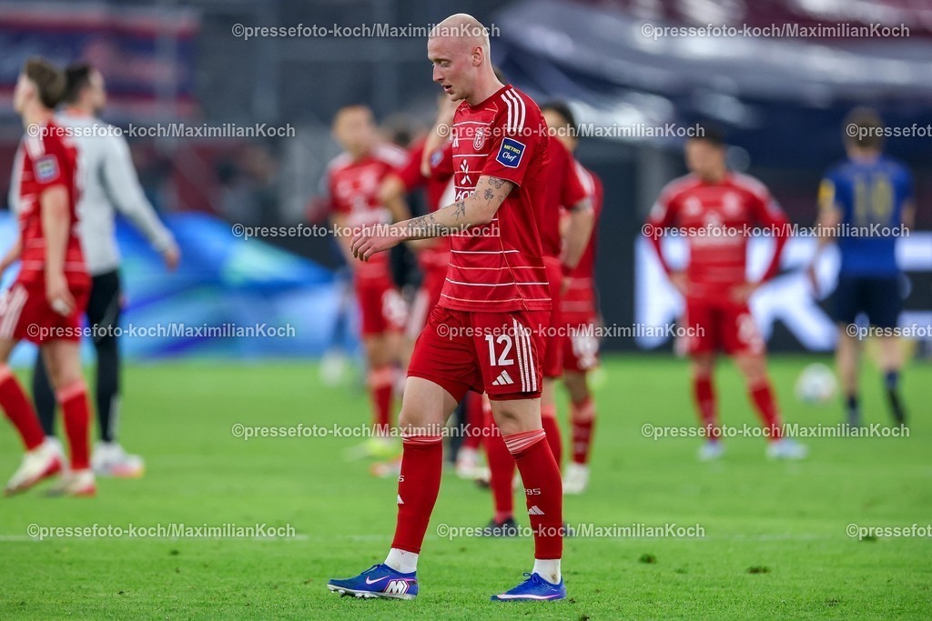 F9510042601131 | 10.04.2026, Fußball, Fortuna Düsseldorf - Holstein Kiel, 2. Fußball Bundesliga, Herren, Merkur Spiel-Arena, 29. Spieltag, Saison 2025 2026: enttäuscht Enttäuschung nach der 1:2 Niederlage bei Fortuna - Valgeir Lunddal&nbsp;(Fortuna Düsseldorf #12)   DFB regulations prohibit any use of photographs as image sequences and or quasi-video.
