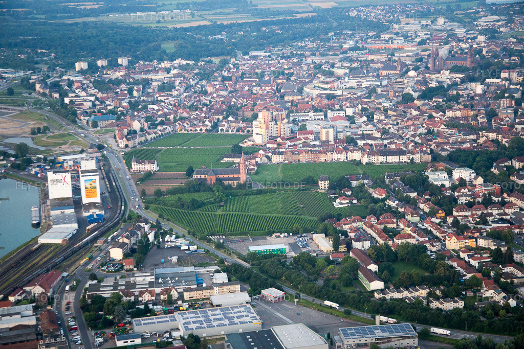 Luftbild: Liebfrauenkirche und -Stift in Worms im Bundesland Rheinland-Pfalz in Deutschland. Foto: IMG_091164.jpg vom 07.07.2016 durch Werner Riehm/FLY-FOTO.de