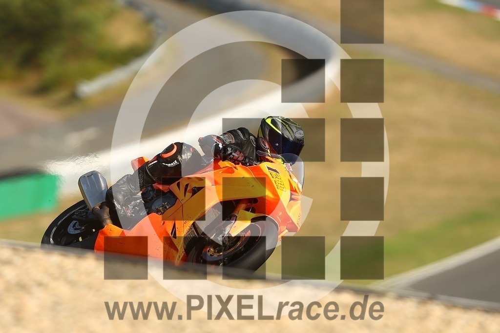 1288-20260828_05549 | Schöne Erinnerungen an spannende Momente - das festzuhalten ist unser Job. PIXELrace.de ist seit 2003 auf den Rennstrecken Europas unterwegs um die Action draußen beim Fahren und die wunderbare Stimmung imm Fahrerlager für euch einzufangen.