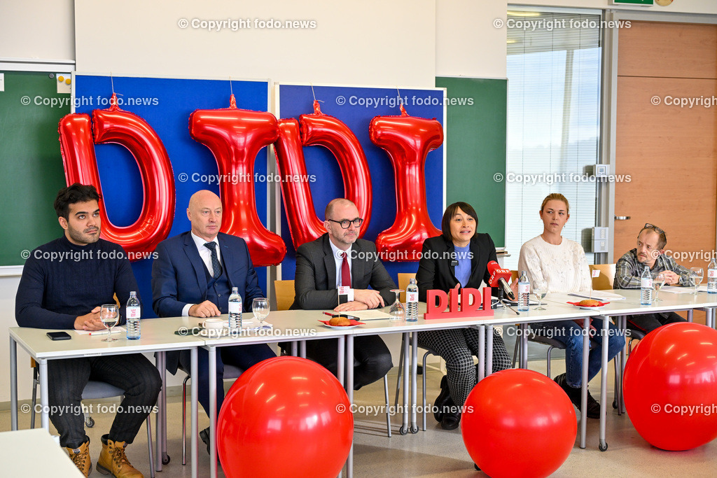 Pressekonferenz Personenkomitee fuer Didi Prammer_ 19.11.2024-6 | 19.11.2024, Linz, AUT, Pressekonferenz Personenkomitee fuer Didi Prammer, im Bild Umut Ovat (Student), Manfred Schauberger (Sprecher des Personenkomitee), Dietmar Prammer (SP, Geschaeftsfuehrender VizeBgm. und Bgm. Kanditat), Jasmine Chansri (Sprecherin des Personenkomitees), Alisha Jahn (Teamtrainerin Frauenfussballteam Blau Weiss), Markus Hinterleitner (Behindertensportverein BBRZ)