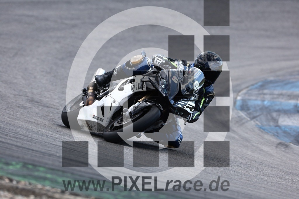 0188-20240624_01448 | Schöne Erinnerungen an spannende Momente - das festzuhalten ist unser Job. PIXELrace.de ist seit 2003 auf den Rennstrecken Europas unterwegs um die Action draußen beim Fahren und die wunderbare Stimmung imm Fahrerlager für euch einzufangen.