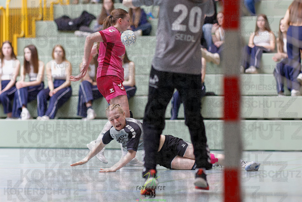 Hessenmeisterschaft wJC - Spiel um Platz 3; TuS Kriftel - SG Schenklengsfeld | Hessenmeisterschaft wJC - Spiel um Platz 3; TuS Kriftel - SG Schenklengsfeld am 22.03.2025 in Biedenkopf (Sporthalle Lahntalschule)Photo © 2025 - Jörg Heinrich - Realisiert mit Pictrs.com