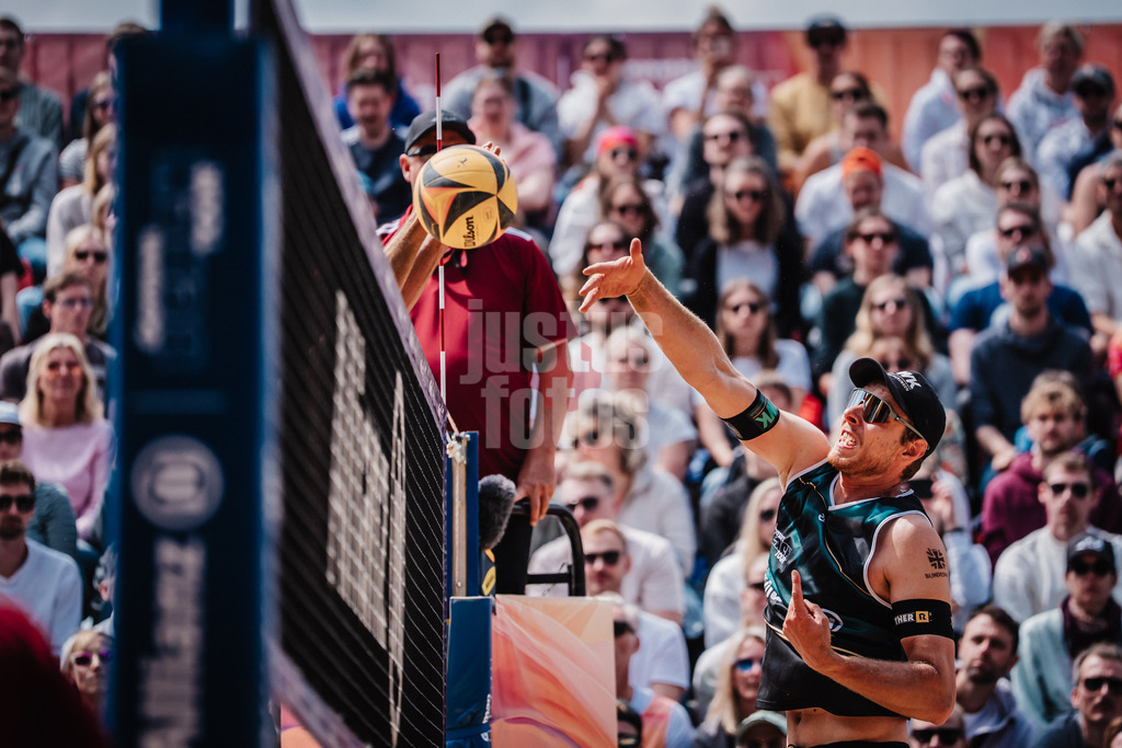 Beachvolleyball | Männer | Allianz German Beach Tour 2025 | Tourstop Düsseldorf | 18.05.2025 | Nils Ehlers beim Angriff